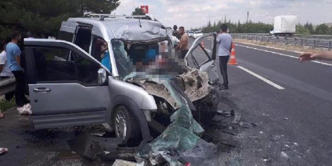 TIR’a çarpan araçtaki anne ve kızı öldü, baba ve 2 oğlu yaralandı