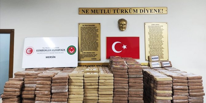 Mersin Limanı'nda 1 ton kokain ele geçirildi