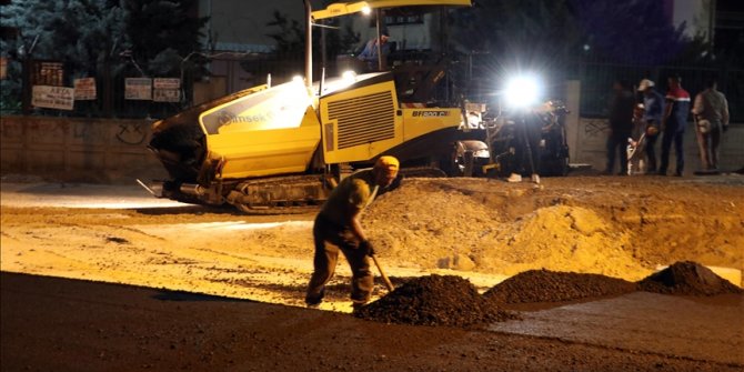 Diyarbakır'da belediye ekipleri konforlu yol için gece de mesaide