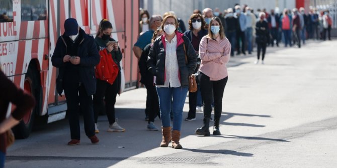 İspanya 26 Haziran'dan itibaren açık alanda maske kullanma zorunluluğunu kaldırıyor