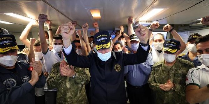 'Atmaca' hedefi tam isabetle vurdu, Bakan Akar büyük sevinç yaşadı