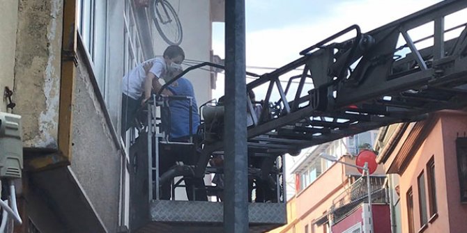 Bursa'da apartmanda yangın; mahsur kalan 1'i bebek 12 kişi kurtarıldı