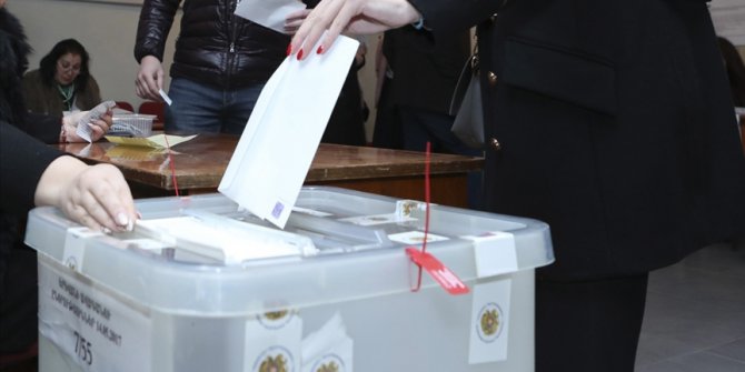 Ermenistan'da erken parlamento seçimi başladı