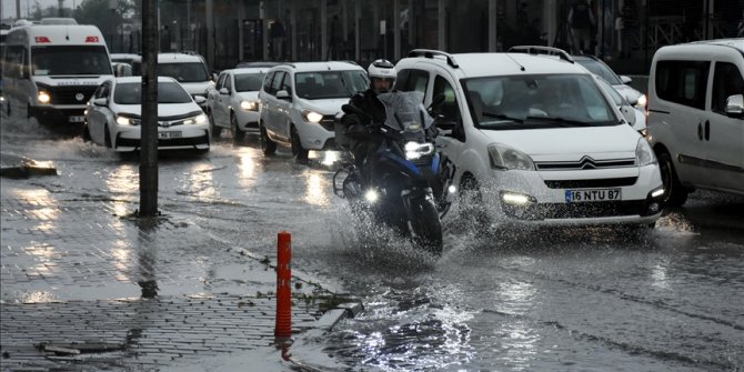 Bursa'da sağanak etkili oldu