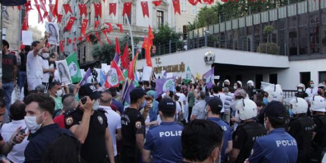 HDP'nin yaptığı basın açıklamasından sonra, dağılmayan gruba polis müdahale etti