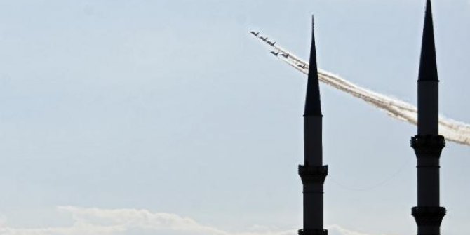 Türk Yıldızları Selçuklu Sultanlarını selamladı