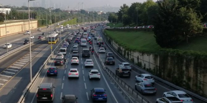 İstanbul'da erken saatlerde trafik yoğunluğu