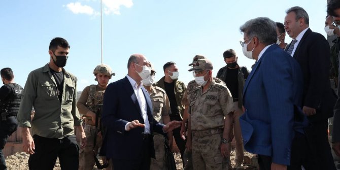 Bakan Soylu, Van'da askeri üs bölgesini ziyaret etti