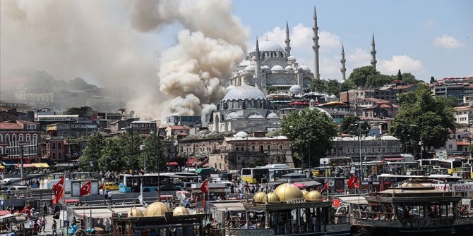 Fatih'te iş yeri yangını