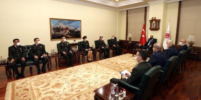 Bakan Akar: Terör belasından asil milletimizi kurtaracağız