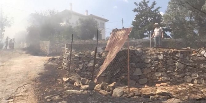 Muğla'da yangın: Evler boşaltılıyor, karayolu kapatıldı