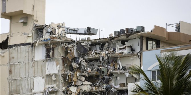 Miami'de çöken 13 katlı binada ölenlerin sayısı 10'a yükseldi