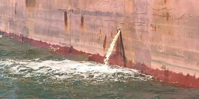 Marmara'da kurallara uymayan işletmelere ve gemilere yaklaşık 15 milyon lira ceza kesildi