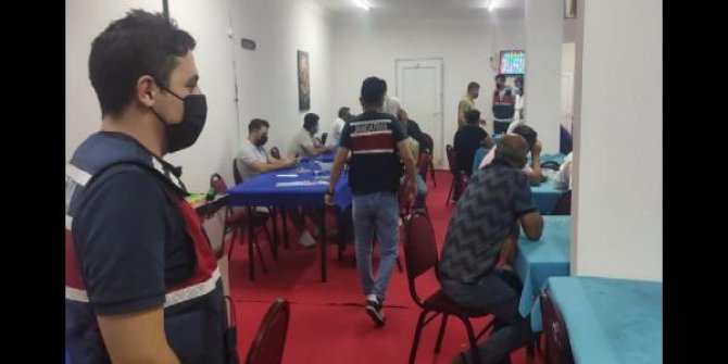 İzmir'de kumar baskınında 111 kişiye 533 bin lira para cezası