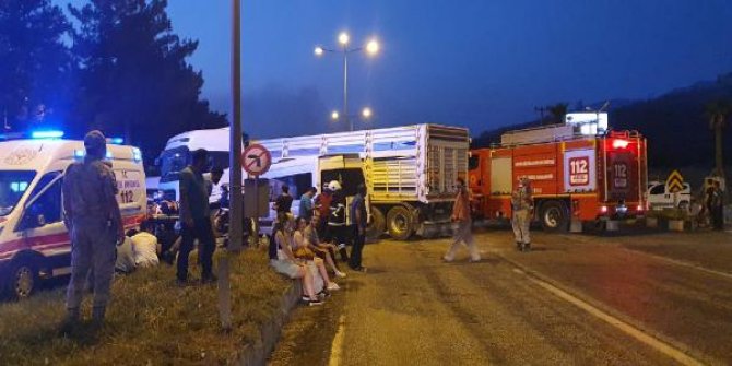 TIR ile minibüs çarpıştı: 6 yaralı