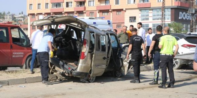 Yüksekova'da iki araç çarpıştı; 9 yaralı