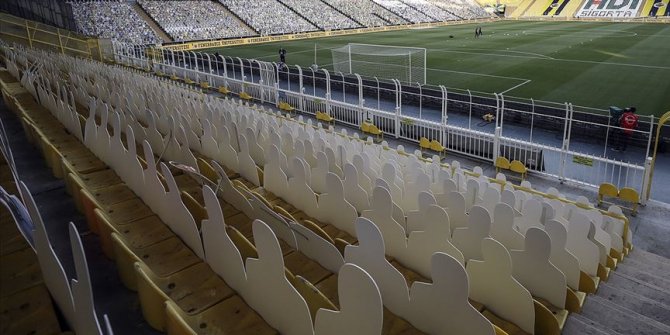 Sağlık Bakanı Koca: Spor müsabakaları seyircili oynanabilecek