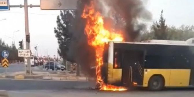 Diyarbakır'da belediye otobüsü alevlere teslim oldu