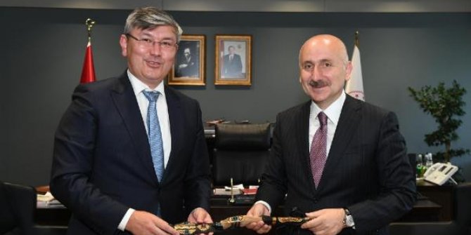 Bakan Karaismailoğlu, Kazakistan Büyükelçisi Saparbekuly'u makamında kabul etti
