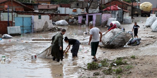 Edirne'de kuvvetli sağanak ve dolu hayatı olumsuz etkiledi