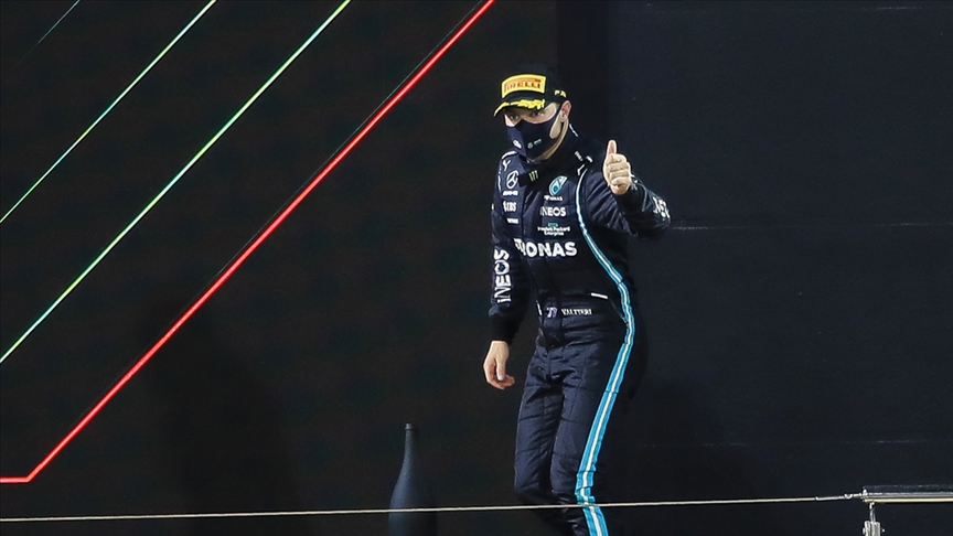 Hamilton, Mercedes F1 Takımı ile sözleşmesini 2 yıl uzattı