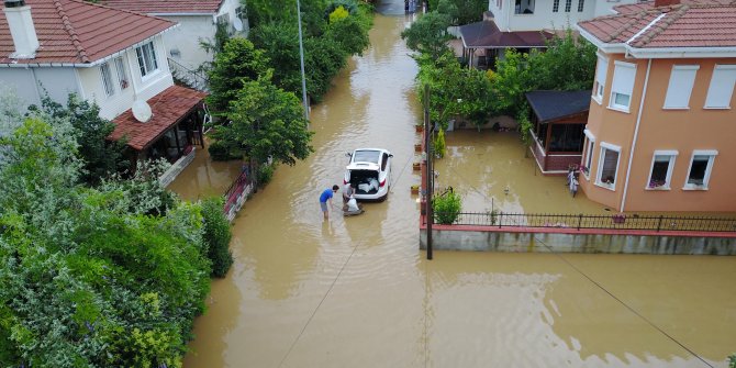 Şile'de yağmur; dereler taştı, mahalle sular altında kaldı