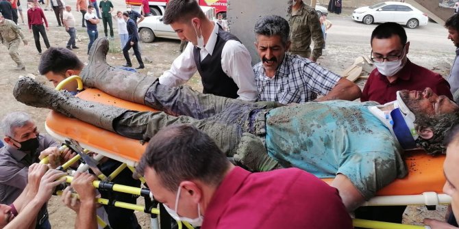 Cami inşaatı çöktü: 3 işçi enkaz altından çıkarıldı
