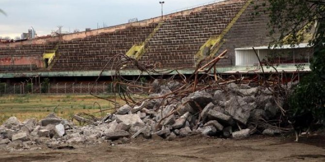 Tarihi Cebeci İnönü Stadı'nın yıkımına başlandı