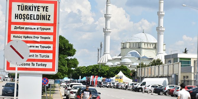 Kapıkule'den 400 bin gurbetçi ana vatana geldi