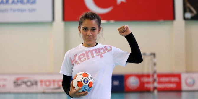 Türkiye’nin konuştuğu Merve Akpınar’a yüzde 100 eğitim ve spor bursu verildi