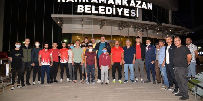 Başkan Oğuz pehlivanları Kırkpınar’a uğurladı