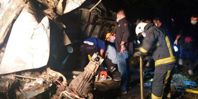 Mültecileri taşıyan minibüs kaza yaptı: 12 ölü, 20 yaralı