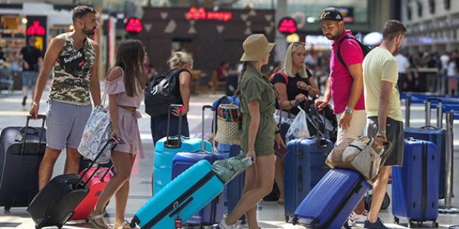 Antalya'ya hafta sonu 145 bin 726 yolcu geldi