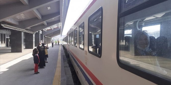 Kovid-19 nedeniyle ara verilen Doğu Ekspresi'nin Kars-Ankara seferi yeniden başladı