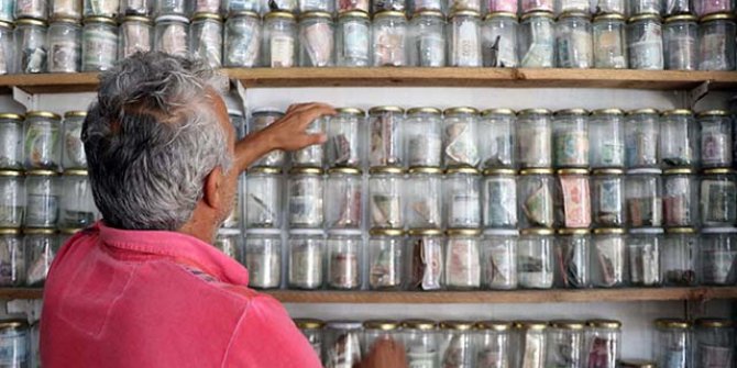 31 yılda 200 ülkeye ait 4 ton para topladı