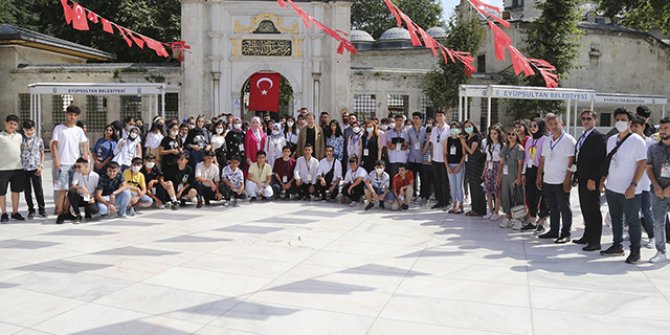 Diyarbakır’dan gelen öğrencilere İstanbul turu
