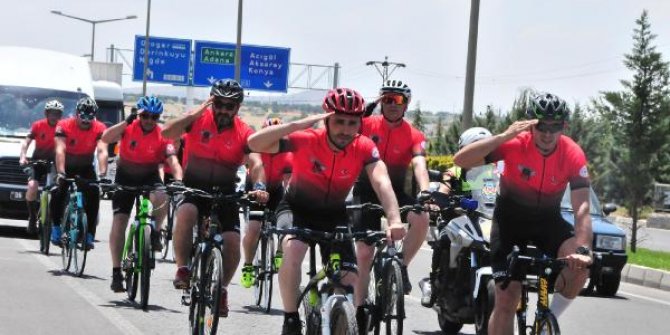 Çankırılı 15 Temmuz şehitlerinin kabrinden aldıkları toprağı taşıyan sporcular, Nevşehir'e ulaştı