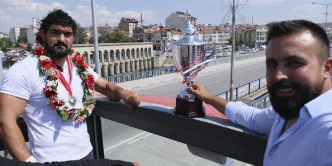 Kırkpınar ikincisi İsmail Koç, memleketinde coşkuyla karşılandı