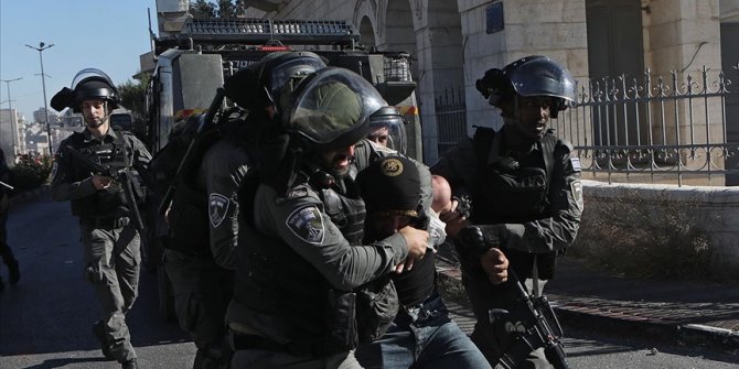 İsrail askerleri Batı Şeria'daki baskınlarda 1 Filistinliyi yaraladı, 12 kişiyi gözaltına aldı