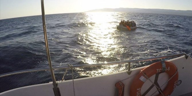 Çanakkale açıklarında 12 yabancı uyruklu kurtarıldı