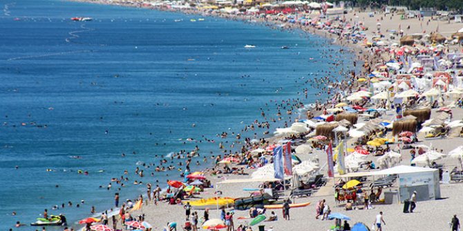Antalya'da otellerde yer bulamayan valiyi arıyor