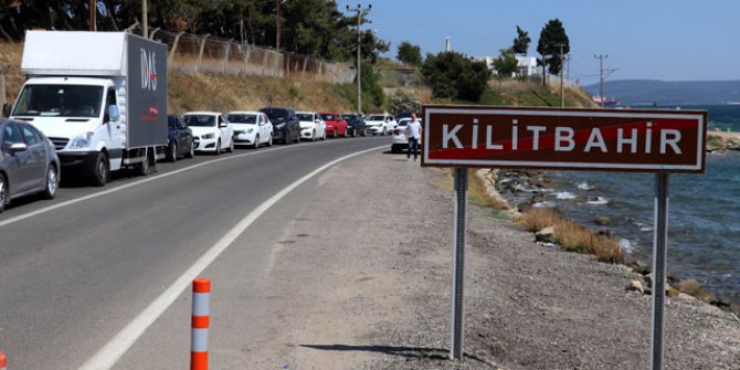 Çanakkale'de, feribot iskelelerinde bayram tatili yoğunluğu