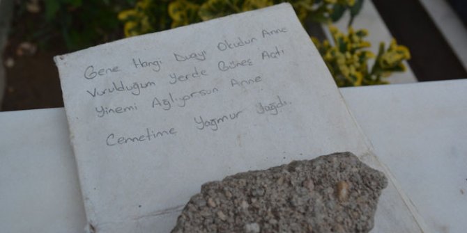 Şehit mezarındaki not, görenleri duygulandırdı
