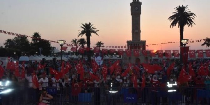 Konak Meydanı'nda 15 Temmuz şehitleri için anma töreni