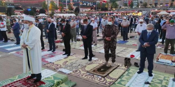 Karabük’te, 15 Temmuz’da meydan doldu