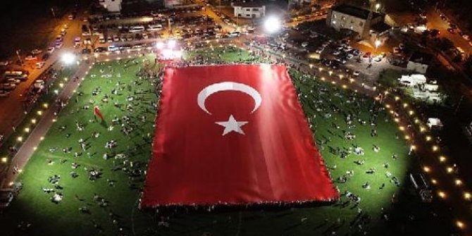 Dünyanın en büyük Türk bayrağı Kayseri’de açıldı