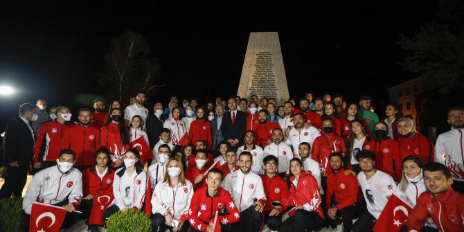 Şentop ve Kasapoğlu, milli sporcularla 15 Temmuz şehitlerini andı