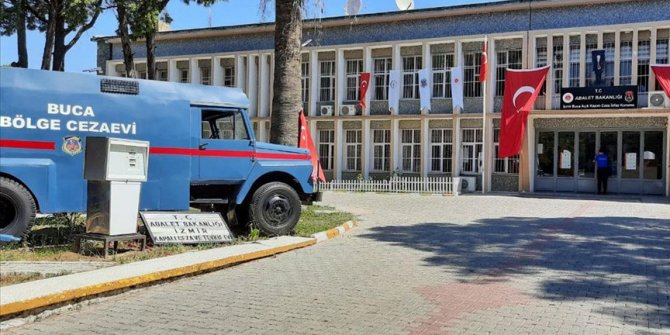 İzmir'de filmlere de sahne olan 62 yıllık Buca Cezaevi kapatıldı