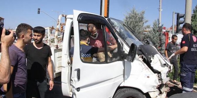 Manisa'da zincirleme kaza: 1'i çocuk 3 yaralı