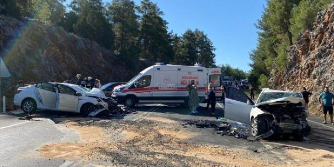 Antalya'da iki otomobil çarpıştı: 1 ölü, 6 yaralı